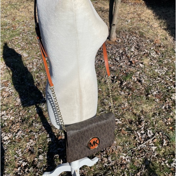 Michael Kors Monogram Crossbody Chain - Picture 2 of 14